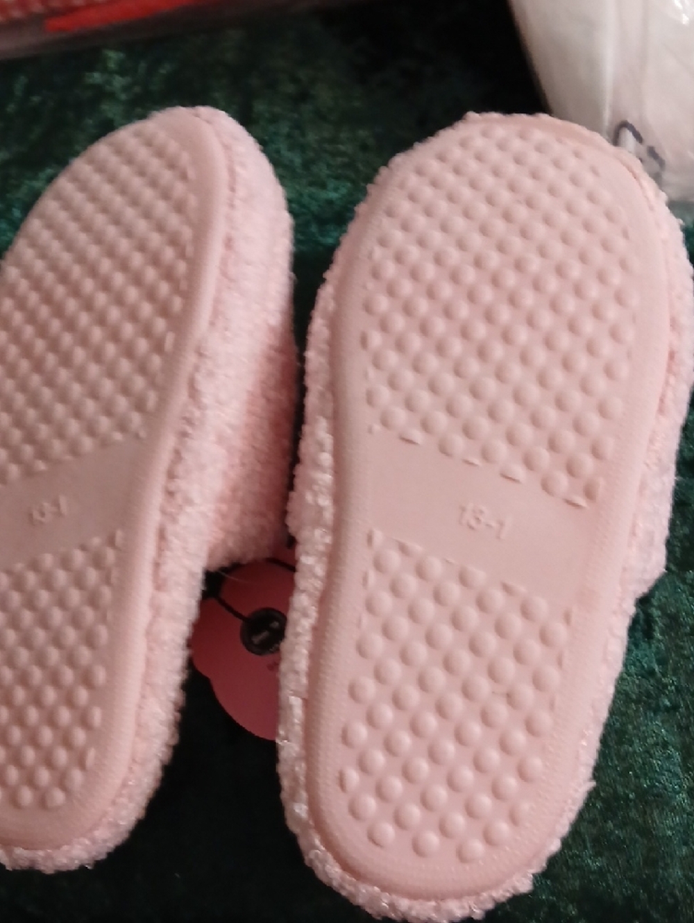 Hello Kitty Pink Fuzzy Slip-On Slippers NEVER WORN - Picture 3 of 6